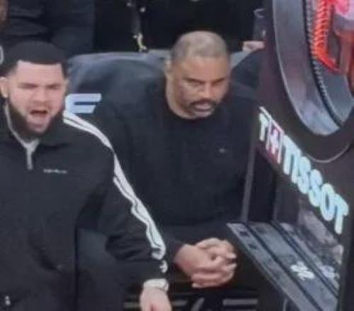 AJ,字母哥一节,狂砍,中国重庆时时彩网,足彩竞猜,重庆时时彩网,体彩竞猜