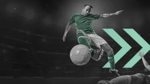 范迪克复出后库伊特点赞：赫拉芬贝赫中场多才多艺展翅翱翔