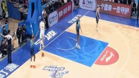 曼城纪念维维安-福：今日应是您51岁诞辰